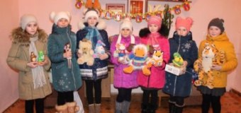 Игрушки для деревенских детских садов от учащихся 4 “Б” и 4 “Г” классов