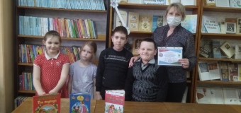 На весенних каникулах ребята 1 “В” класса подарили свои книги Районной детской библиотеке